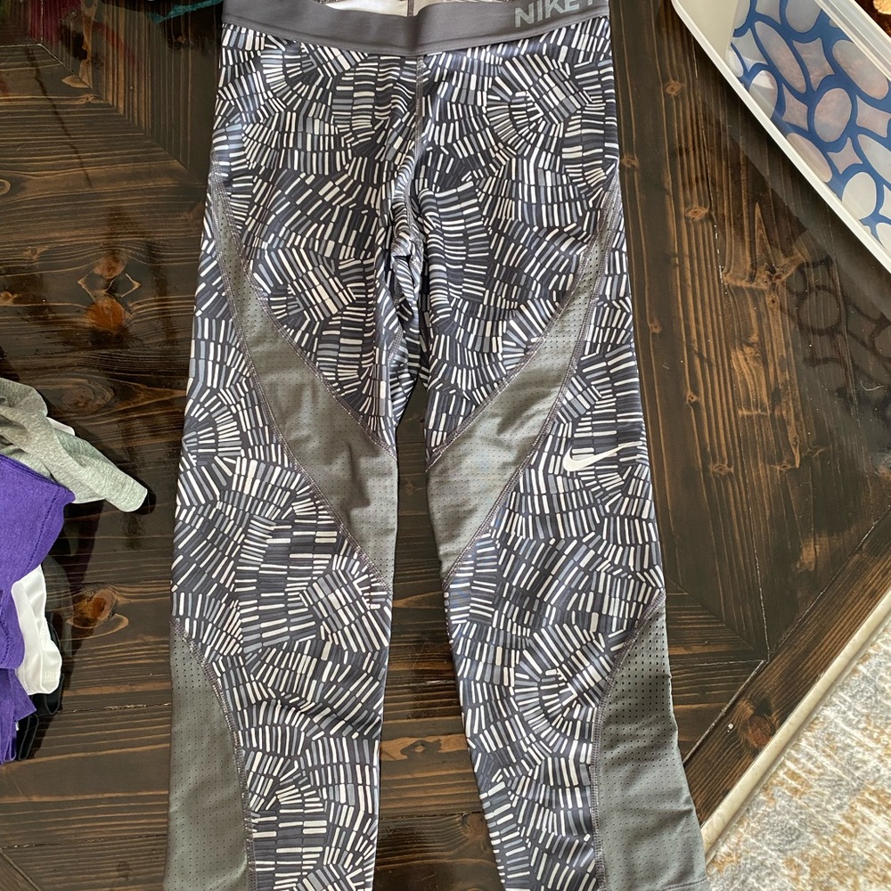 Nike capri workout pants